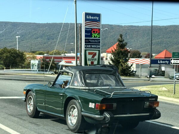 Spotted this Triumph TR6 convertible in British Racing Green while out today. Brings back memories. Very similar to my TR6 back in the 80's, with mine having spoke wire rims.
#SeenOnTheRoad