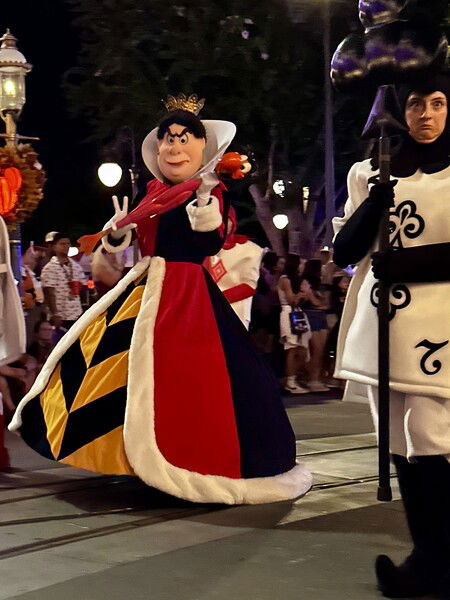 The Queen of Heats looked right at me!
Disney's Magic Kingdom Parade

#WDW #Photography 