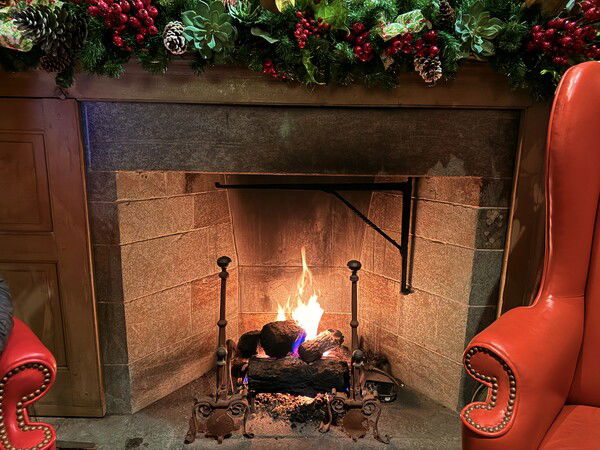 Waiting for dinner next to a wonderful fireplace with a festive greenery mantle. 
Clyde’s Willow Creek Restaurant
#Photography 