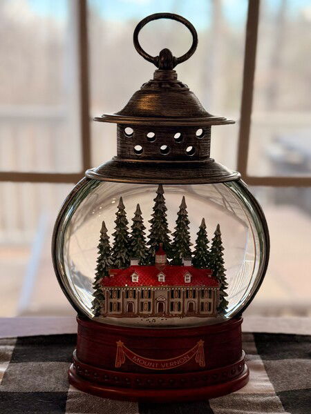 Snow Globe of Mt. Vernon, George Washington’s home.
