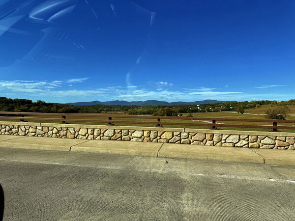 The road into Front Royal w/ the Great North Mountain in the background
Photos 365-D008
#Photos365 #Photography #mb_Pix