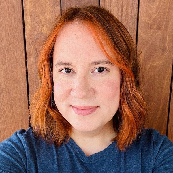 Testing status.log's some.pics integration

Alt text: Selfie of a girl with wavy red hair wearing a blue t-shirt