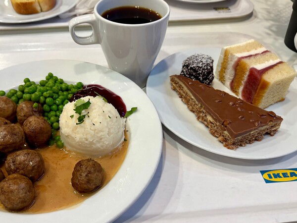 dinner of (furniture) champions