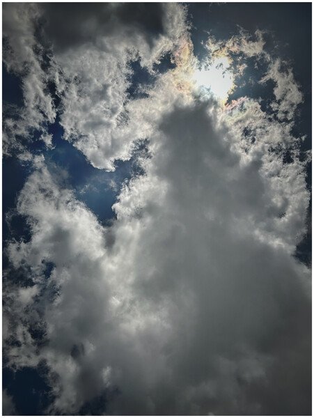 Cloud formation during the eclipse. This was taken maybe 10 min before totality? #eclipse #evansville
