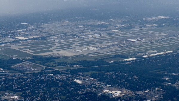 John Glenn Columbus International Airport, on approach from Phoenix