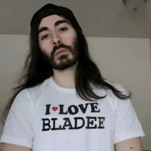 moistcritikal wearing a t-shirt that has been photoshopped to say 'I Love Bladee'