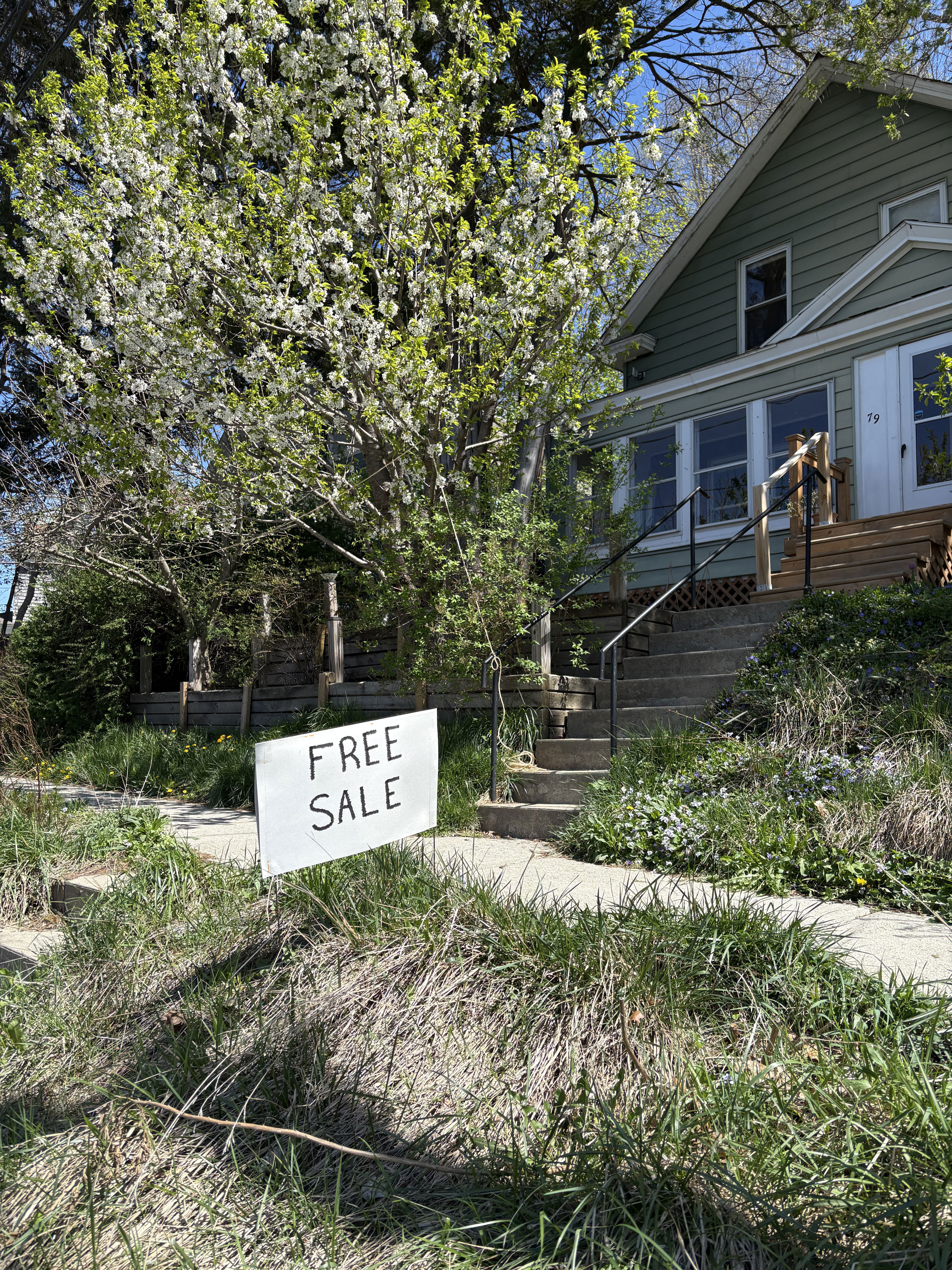 Free Sale sign