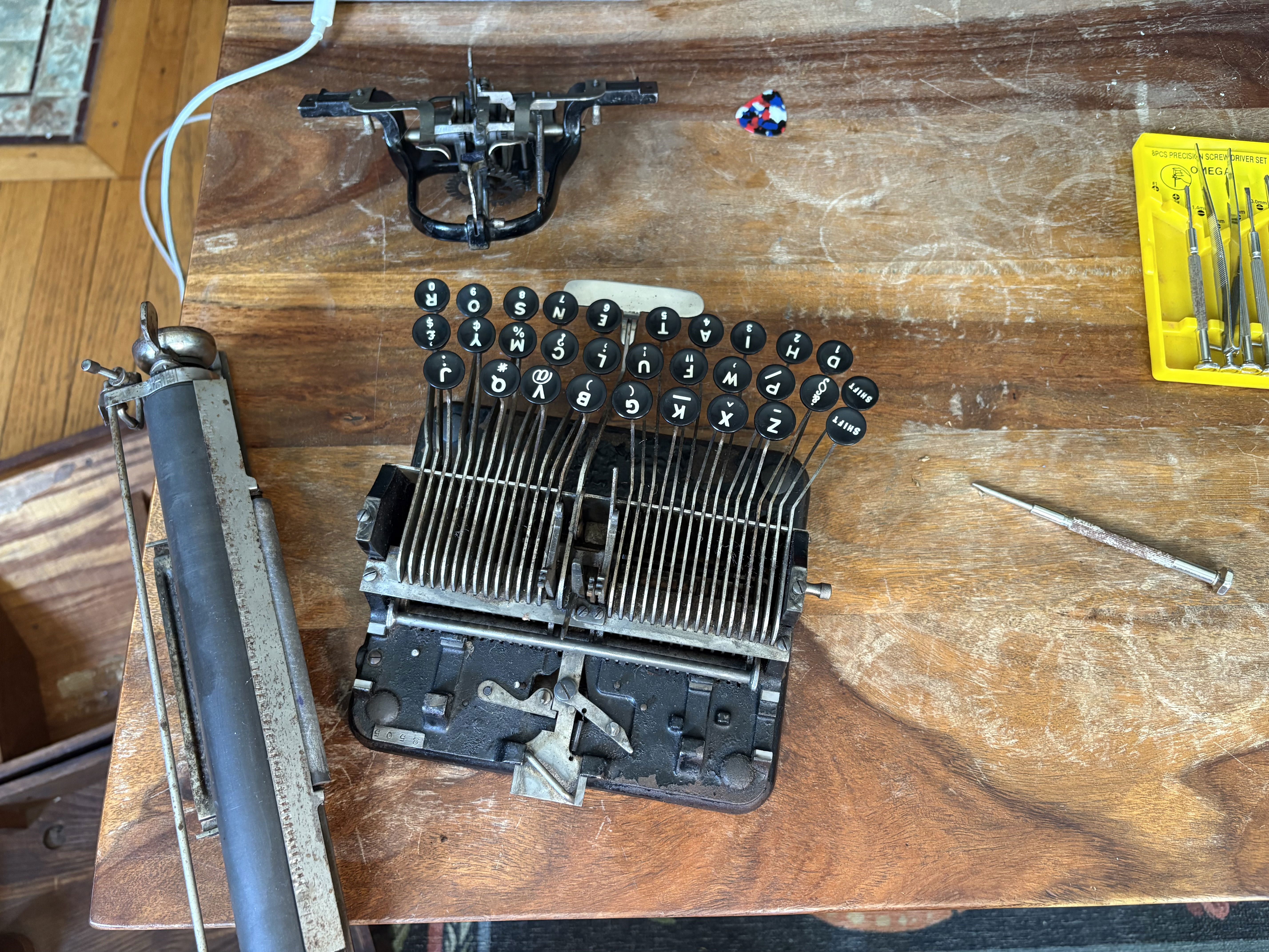 Blickensderfer No. 5 with head and carriage removed