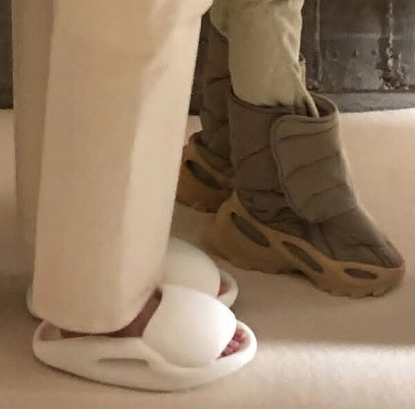 YZYSZN8 FOOTWEAR
