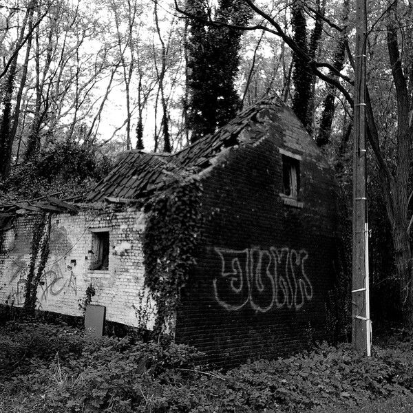 Verkrot gebouw in Kessel