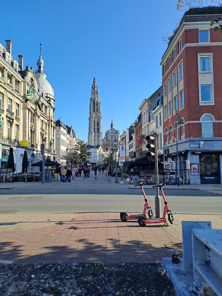 De kathedraal van Antwerpen, ongeveer halfweg de wandeling