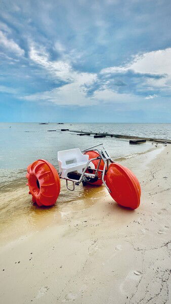 An aquabike on the beach in Biloxi, Mississippi

Aquabike © 2025 by Eric von Foerster is licensed under CC BY-SA 4.0
