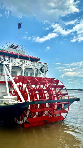City of New Oleans steamship paddle wheel facing the camera in the French Quarter

City of New Orleans Steamship  © 2025 by Eric von Foerster is licensed under CC BY-SA 4.0

