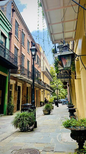 Strolling the French Quarter in New Orleans #neworleans #frenchquarter #photography #history #architecture #city

French Quarter Alley © 2025 by Eric von Foerster is licensed under CC BY-SA 4.0

