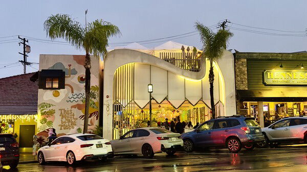 Esperanza Cocina de la Playa in Manhattan Beach has excellent food. We caught it on the night of their grand reopening, outstanding!